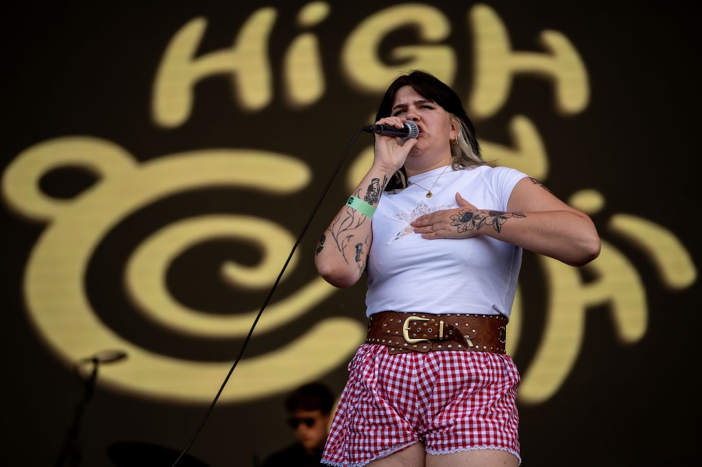 Vrouwelijke artiesten met eigen werk in de schijnwerpers