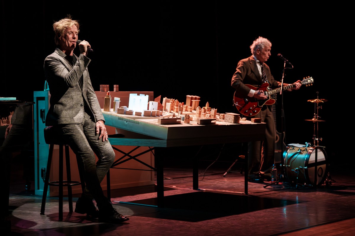 Spinvis en Lucas Oldeman laten groot talent zien in intieme theaterbeleving