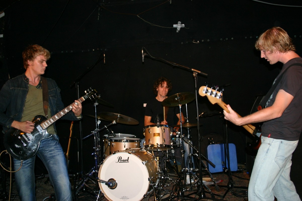 Swamp Nouveau fanatiek oefenen tussen bruine beren en platvoetjes