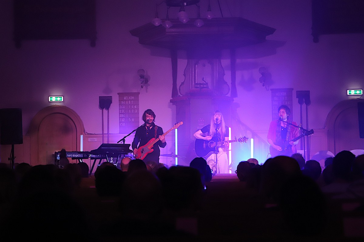 VOS in de kerk: een ode aan het leven en het moment - zeeland