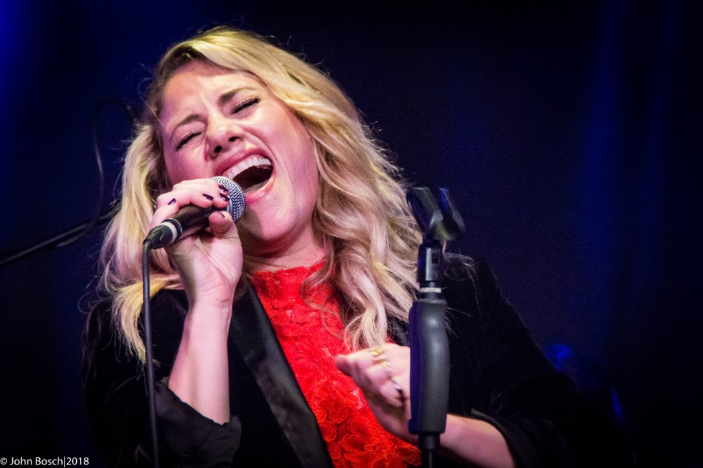 Lucy Woodward gooit hoge ogen in & Bess zeeland 3voor12